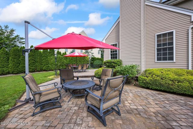 6 Huggins Lane, Manalapan, NJ 07726