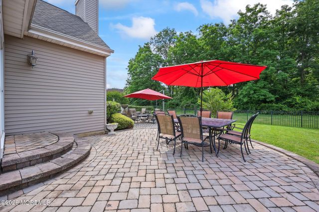 6 Huggins Lane, Manalapan, NJ 07726