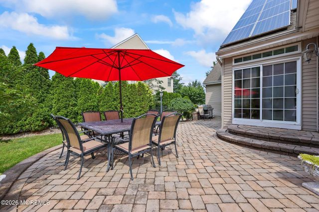 6 Huggins Lane, Manalapan, NJ 07726