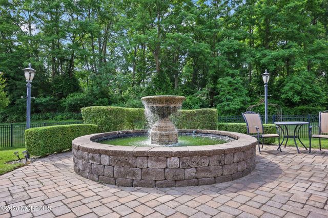 6 Huggins Lane, Manalapan, NJ 07726