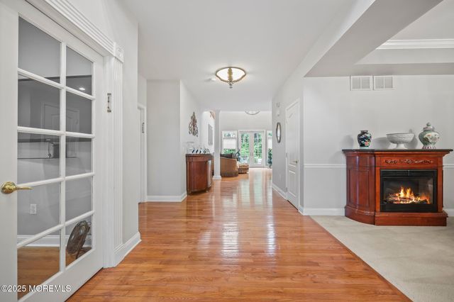 6 Huggins Lane, Manalapan, NJ 07726