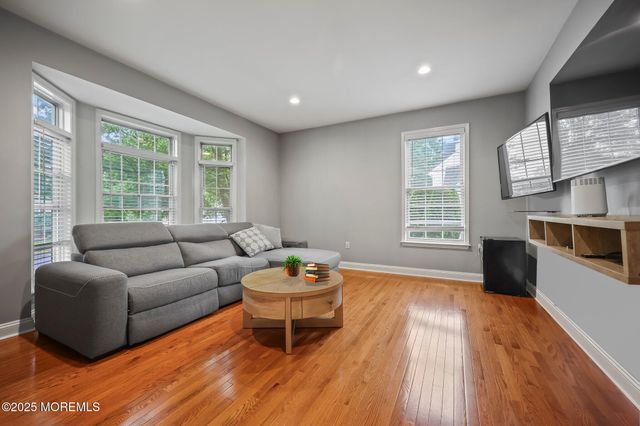 6 Huggins Lane, Manalapan, NJ 07726