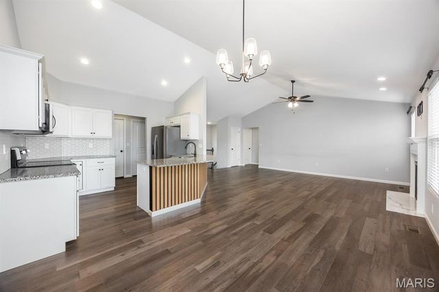 260 Emerald Way W, Granite City, IL 62040