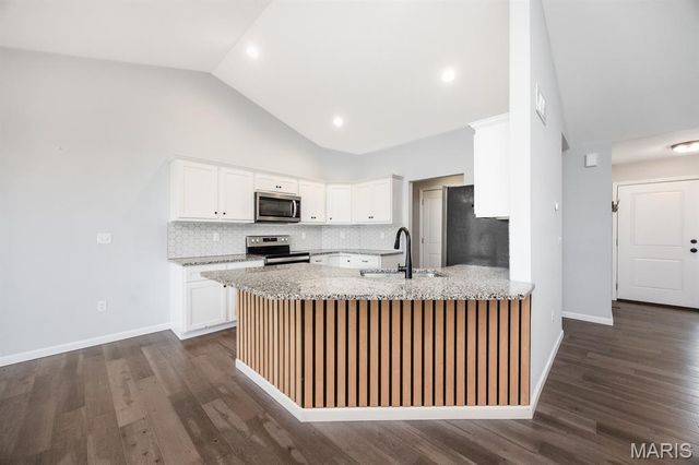 260 Emerald Way W, Granite City, IL 62040