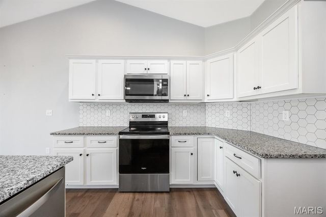 260 Emerald Way W, Granite City, IL 62040