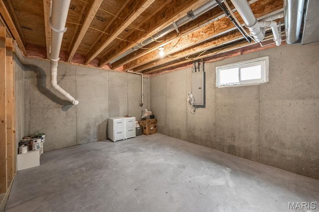260 Emerald Way W, Granite City, IL 62040