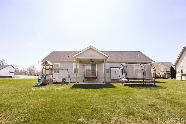 260 Emerald Way W, Granite City, IL 62040