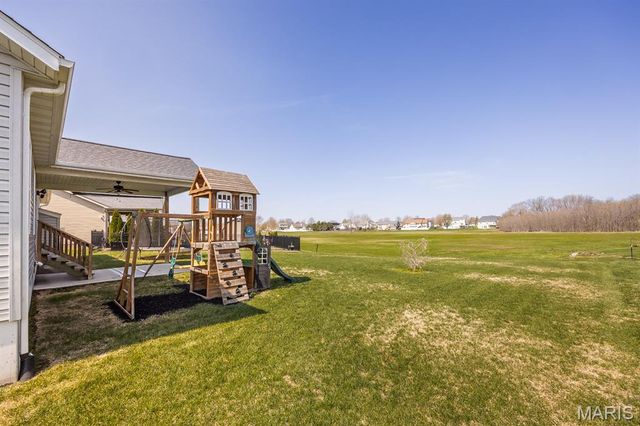 260 Emerald Way W, Granite City, IL 62040
