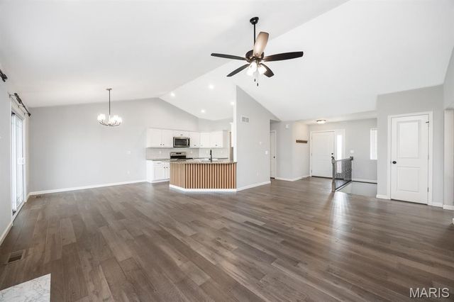 260 Emerald Way W, Granite City, IL 62040