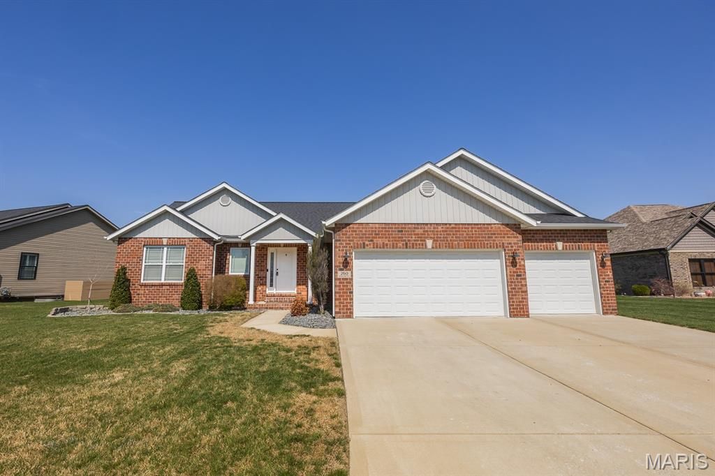 260 Emerald Way W, Granite City, IL 62040