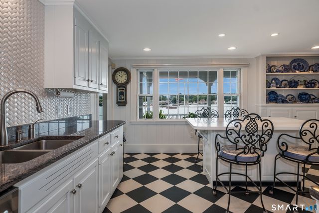 20 Grove Avenue, Groton, CT 06355