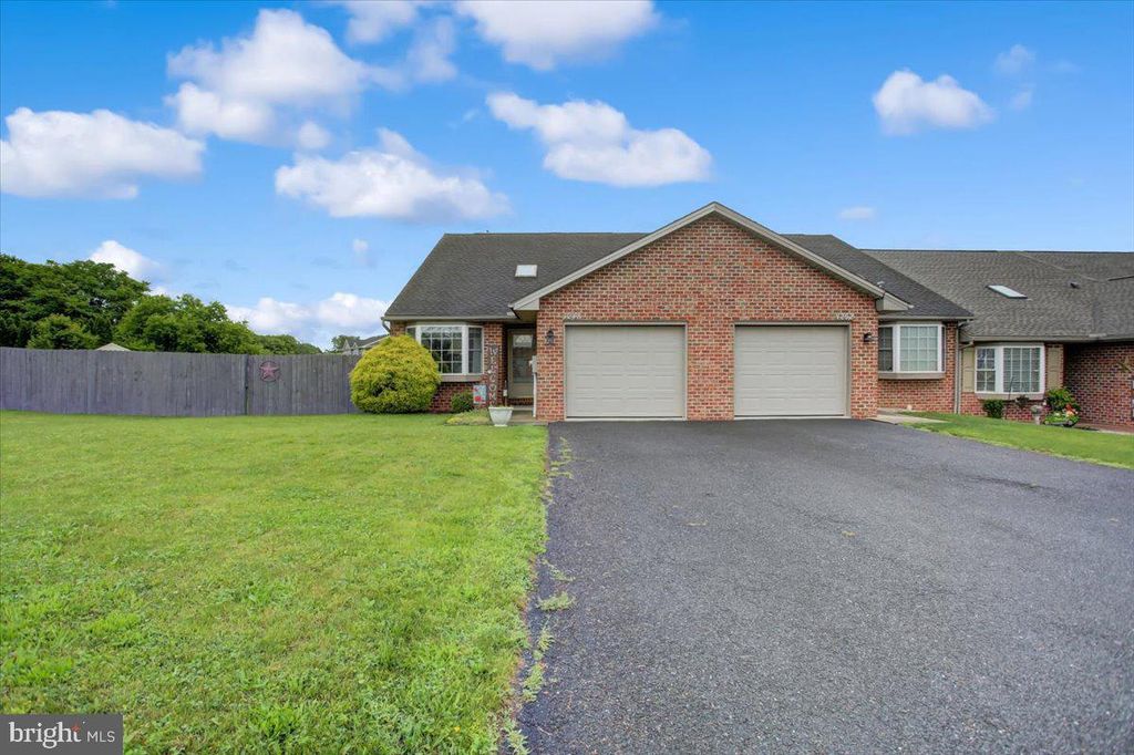 1248 PROGRESS RD, Chambersburg, PA 17201
