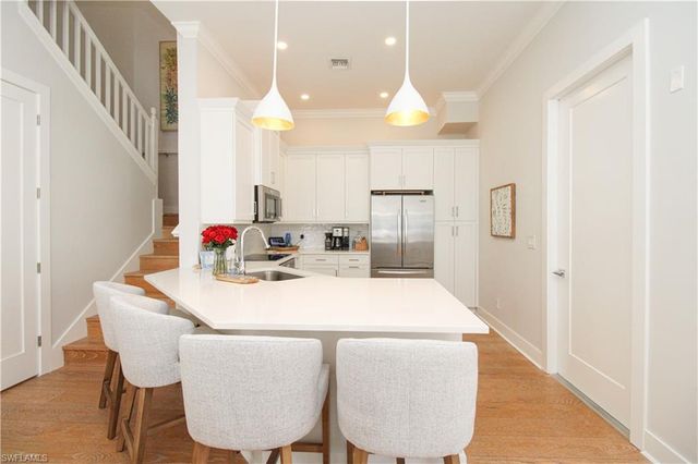 453 8th AVE S 106, Naples, FL 34102