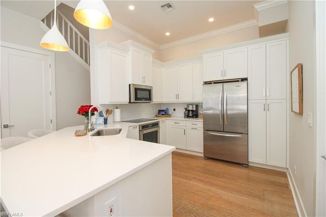 453 8th AVE S 106, Naples, FL 34102