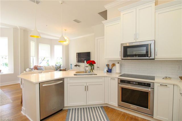 453 8th AVE S 106, Naples, FL 34102