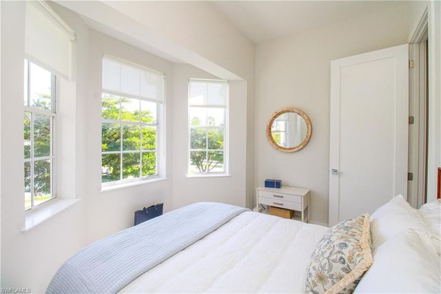 453 8th AVE S 106, Naples, FL 34102