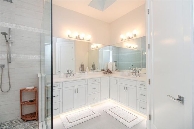 453 8th AVE S 106, Naples, FL 34102