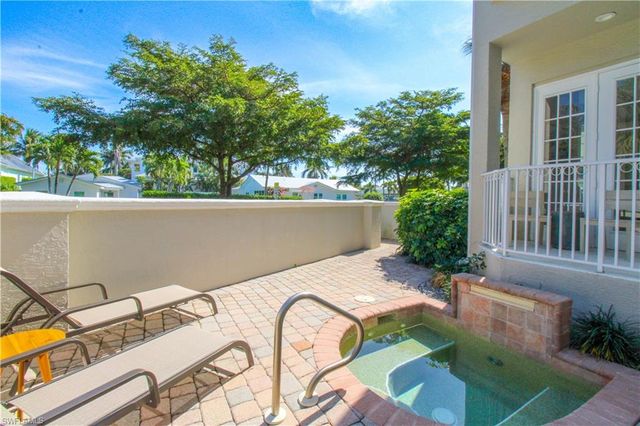 453 8th AVE S 106, Naples, FL 34102