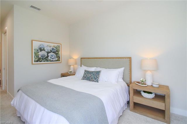 453 8th AVE S 106, Naples, FL 34102