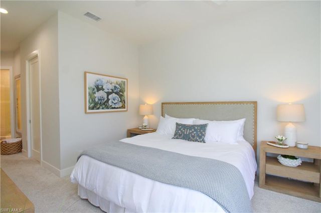 453 8th AVE S 106, Naples, FL 34102