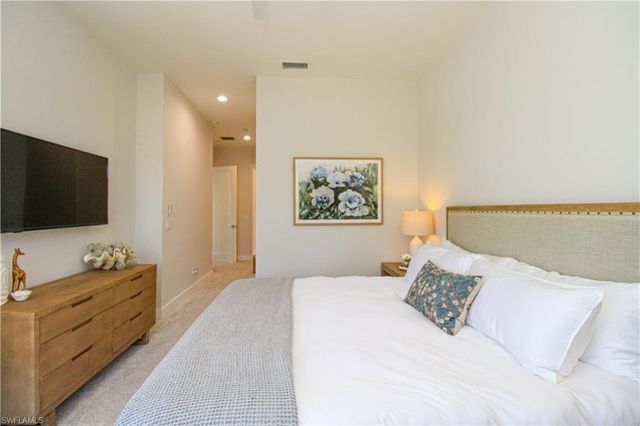 453 8th AVE S 106, Naples, FL 34102