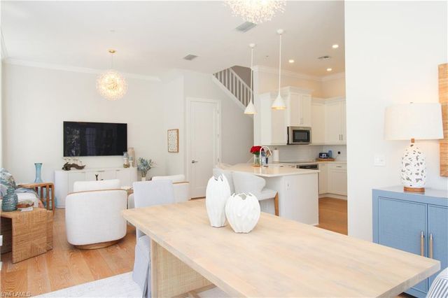 453 8th AVE S 106, Naples, FL 34102