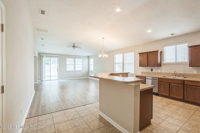 71 AUBURN OAKS Road W, Jacksonville, FL 32218