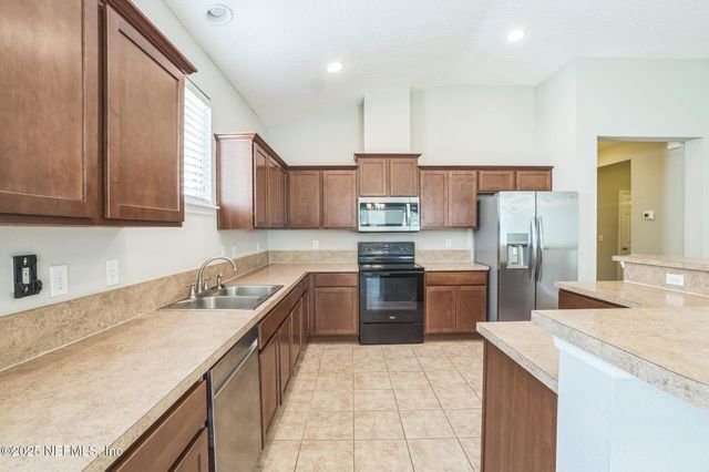 71 AUBURN OAKS Road W, Jacksonville, FL 32218