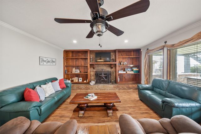 3623 Shore Shadows Drive, Crosby, TX 77532