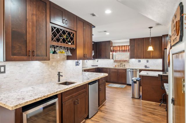 3623 Shore Shadows Drive, Crosby, TX 77532