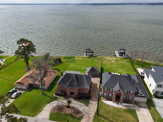 3623 Shore Shadows Drive, Crosby, TX 77532
