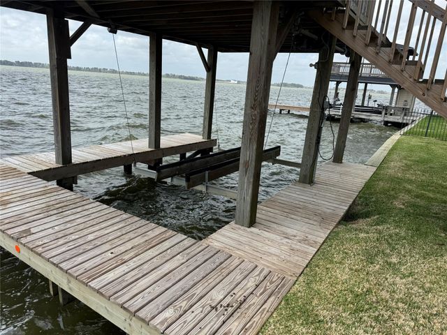 3623 Shore Shadows Drive, Crosby, TX 77532