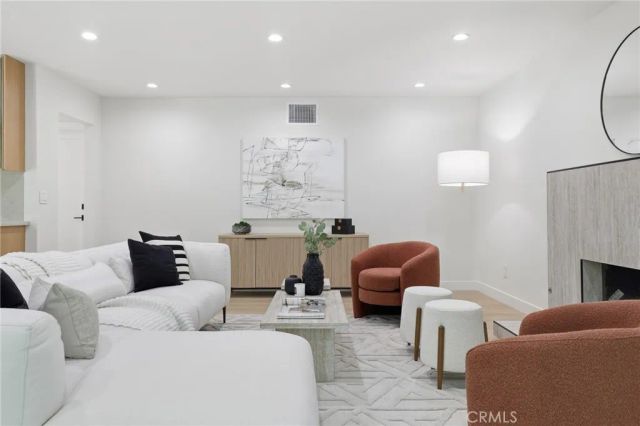 10526 Balcom, Granada Hills, CA 91344