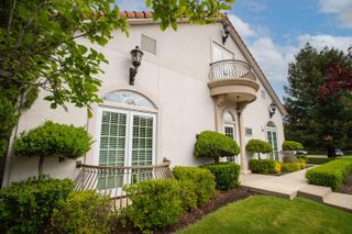 3652 Eureka Way, Redding, CA 96001