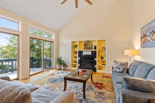 32 Beach Head Road, Nottingham, NH 03290