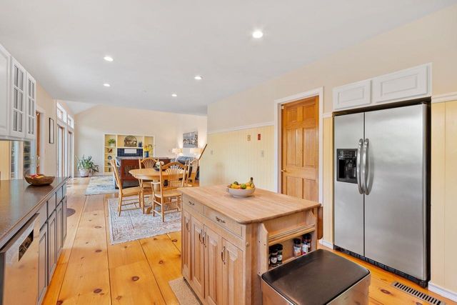32 Beach Head Road, Nottingham, NH 03290