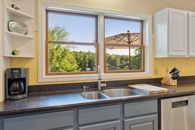 32 Beach Head Road, Nottingham, NH 03290