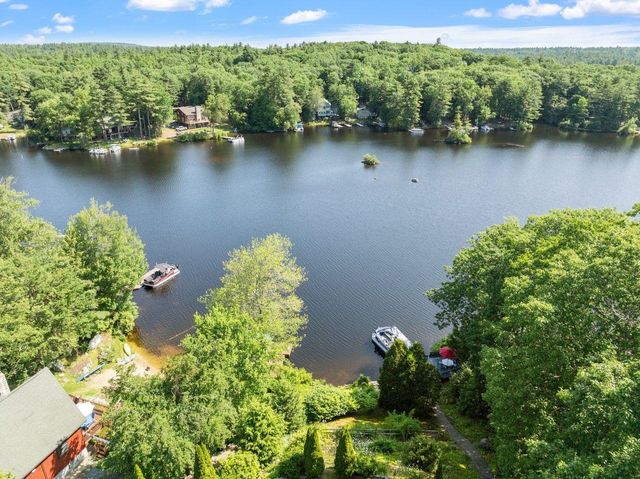 32 Beach Head Road, Nottingham, NH 03290