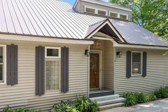 32 Beach Head Road, Nottingham, NH 03290
