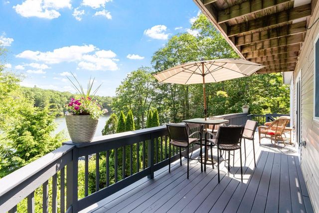 32 Beach Head Road, Nottingham, NH 03290