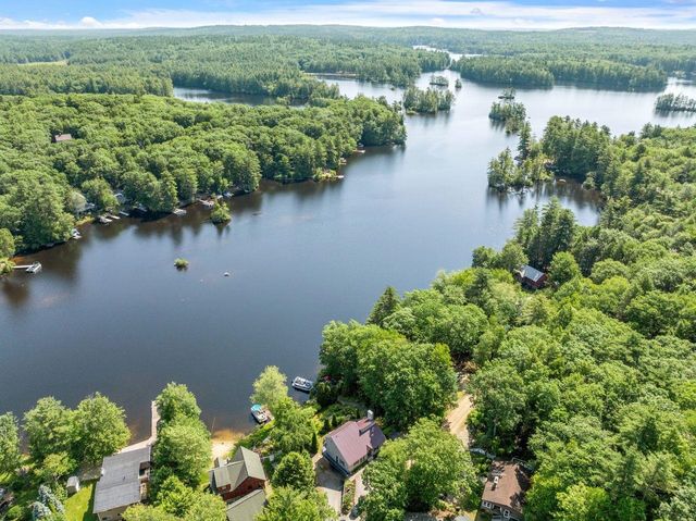 32 Beach Head Road, Nottingham, NH 03290