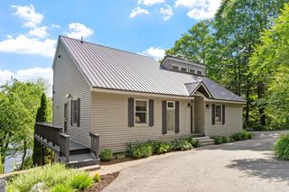 32 Beach Head Road, Nottingham, NH 03290