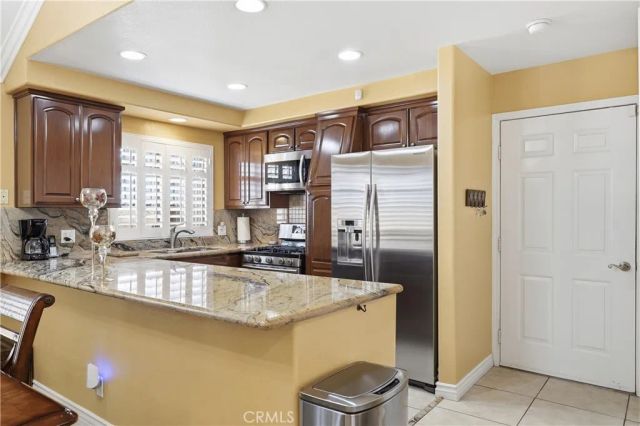 6031 S Van Ness, Los Angeles, CA 90047