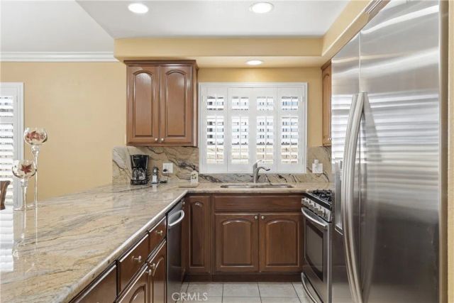 6031 S Van Ness, Los Angeles, CA 90047