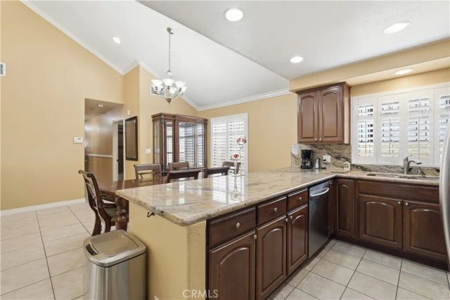 6031 S Van Ness, Los Angeles, CA 90047