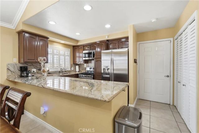 6031 S Van Ness, Los Angeles, CA 90047