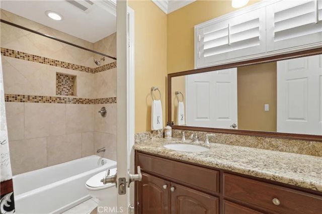 6031 S Van Ness, Los Angeles, CA 90047