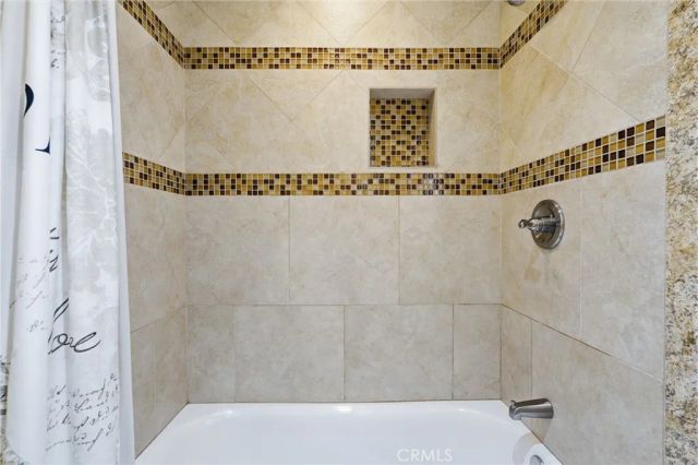 6031 S Van Ness, Los Angeles, CA 90047