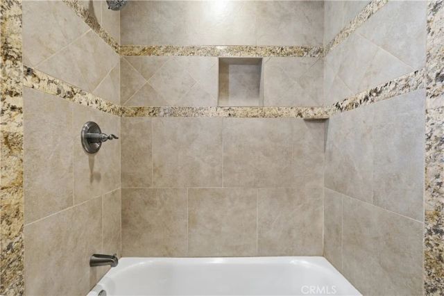 6031 S Van Ness, Los Angeles, CA 90047