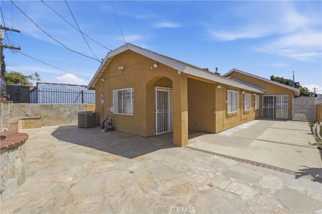6031 S Van Ness, Los Angeles, CA 90047